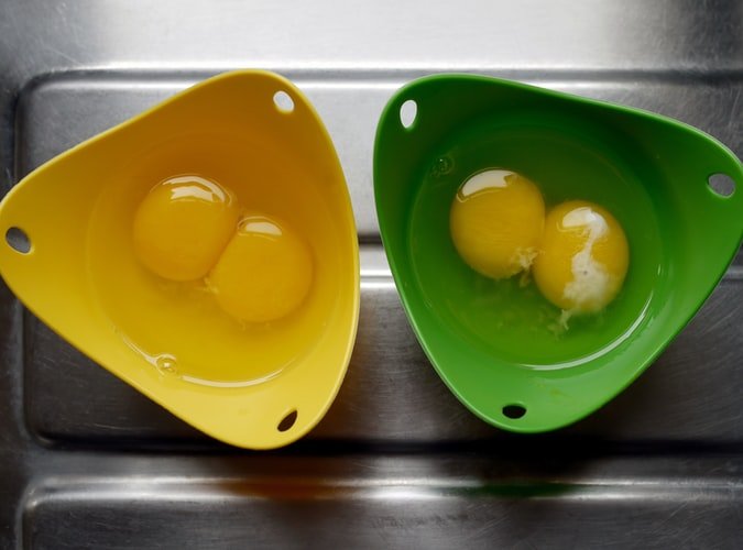 eggs in poaching cups