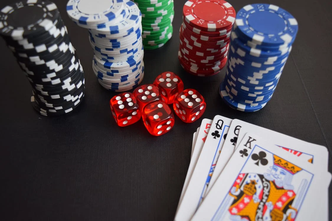 5 Reasons Why So Many People Are Interested in Online Gambling